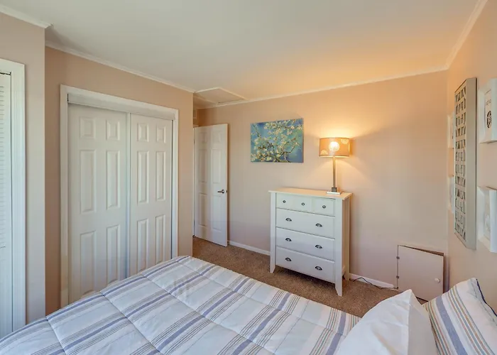 Holiday home Bay-view Escape W/ Private Balcony In Ocean *