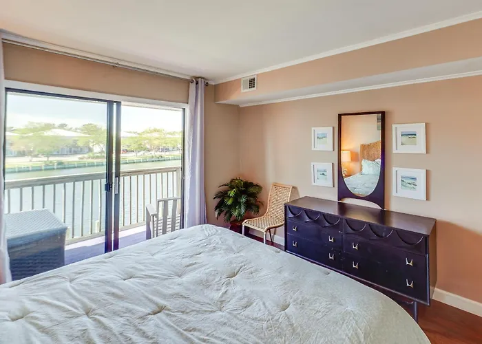 Holiday home Bay-view Escape W/ Private Balcony In Ocean