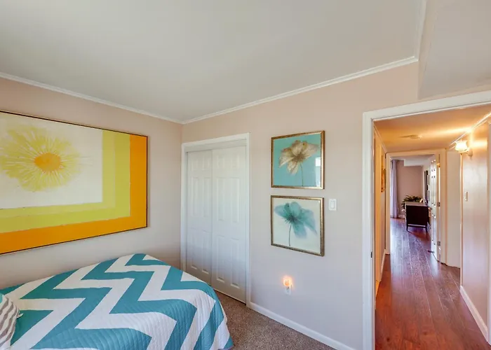 Holiday home Bay-view Escape W/ Private Balcony In Ocean *