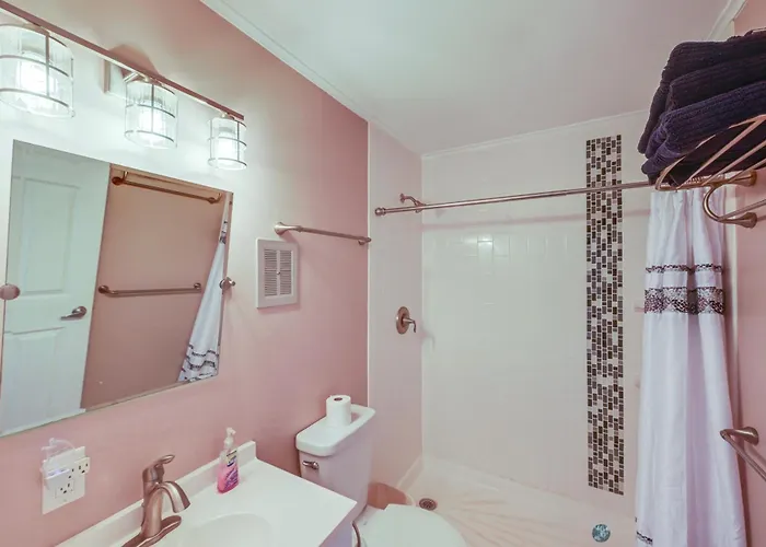 Bay-view Escape W/ Private Balcony In Ocean