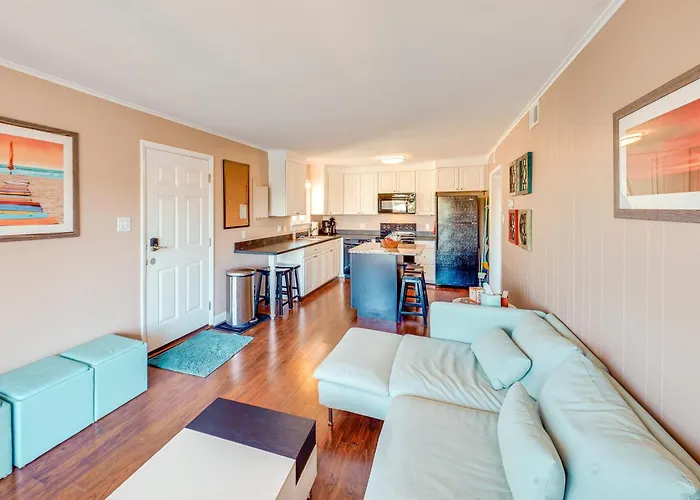 Bay-view Escape W/ Private Balcony In Ocean Holiday home