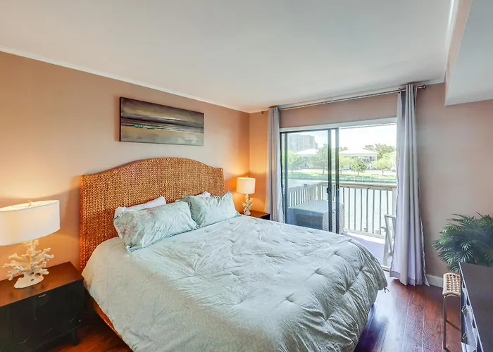 Bay-view Escape W/ Private Balcony In Ocean