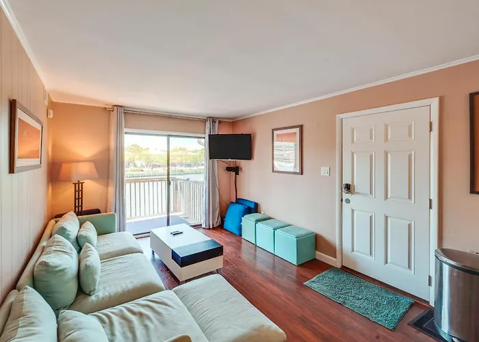 Bay-view Escape W/ Private Balcony In Ocean Holiday home
