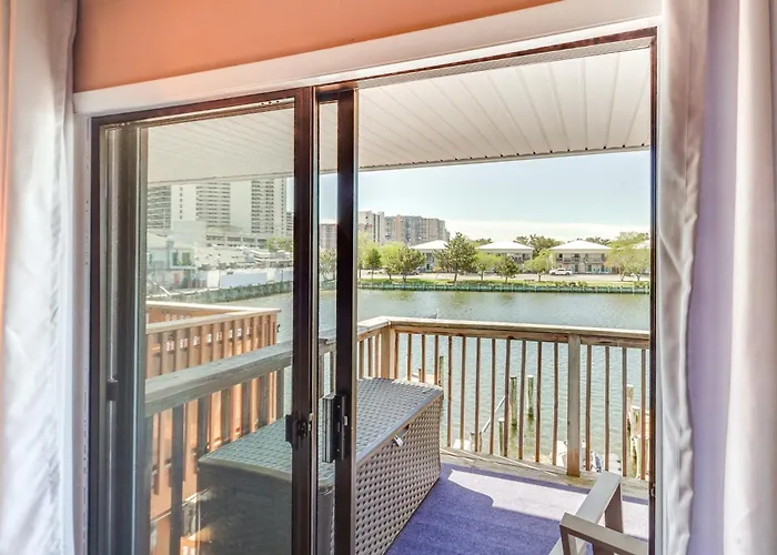 Bay-view Escape W/ Private Balcony In Ocean Holiday home *