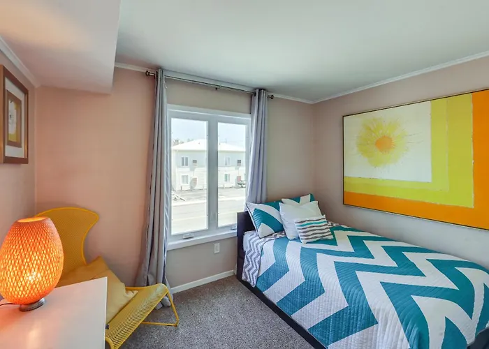 Bay-view Escape W/ Private Balcony In Ocean *